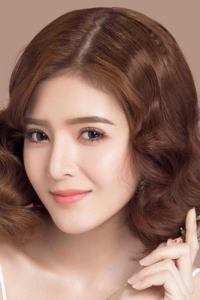 Hot girl Lily Luta đẹp lộng lẫy sau khi phẫu thuật cắt mí mắt và thẩm mỹ toàn diện.