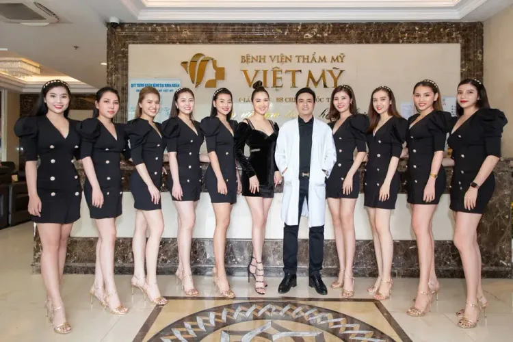 CÁC TIẾP TÂN BỆNH VIỆN VIỆT MỸ HÚT MỠ NÂNG MÔNG VÀ NÂNG NGỰC ĐÃ CÓ 3 VÒNG 90-60-95.