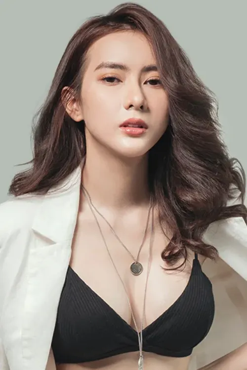 Thái Tuyết Trâm sau nâng ngực nội soi